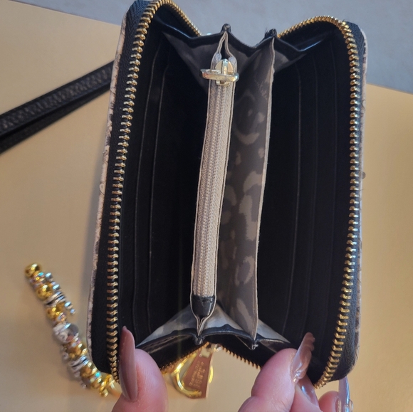 Amee Kestenberg Dixon Python Snakeskin Pattern Wallet - Picture 3 of 3